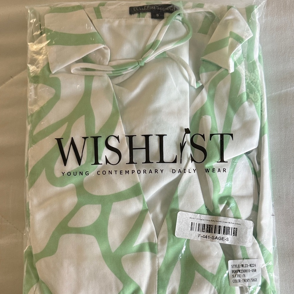 Wishlist Sage and White Patterned Top